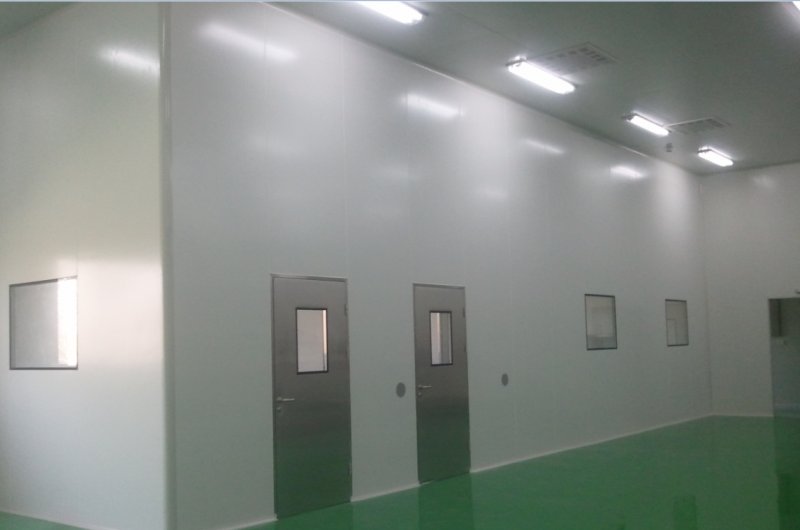 手工彩钢板配套钢制门窗施工案例